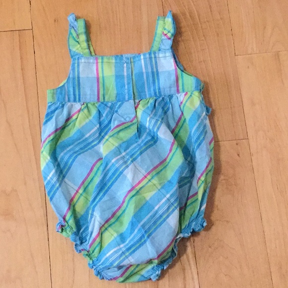 Carter’s ruffled summer bodysuit 12m 🐠 - Picture 3 of 3